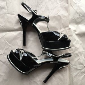 BCBG platform heeled patent leather shoes, sz 6.5